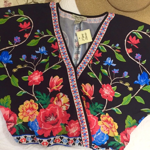 Flying Tomato Tops - NWT Flying Tomato Floral Cropped Top